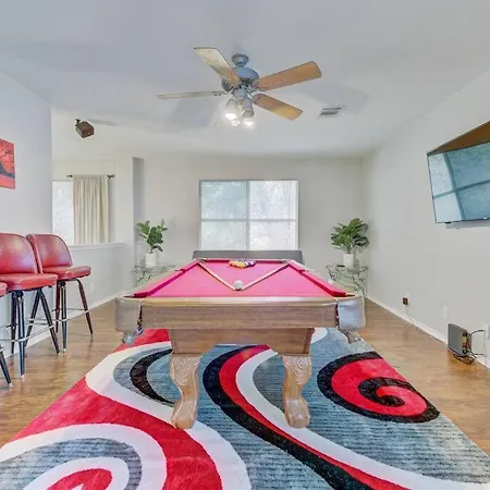 Modern Spacious 6Bedroom And 3Andhalf Bathroom Home With Pool Table And Bbq